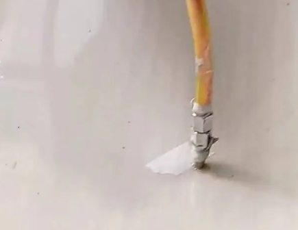 城关瓷砖空鼓维修公司专业解答在瓷砖铺贴过程中，如果使用的砂料过粗（如全部使用了粗砂），可能会导致以下问题